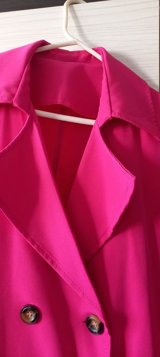 Vând  trenci mărimea M