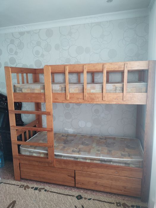 Двухъярусная кровать