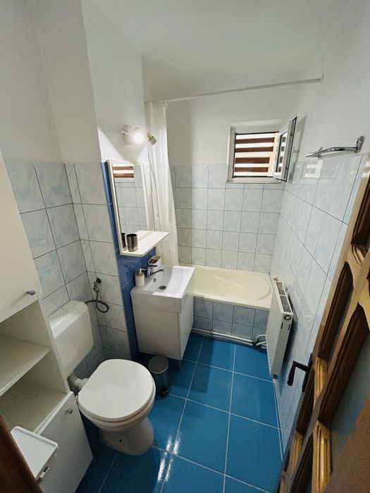 Închiriere apartament 3 camere semidecomandat, zona Mioriței