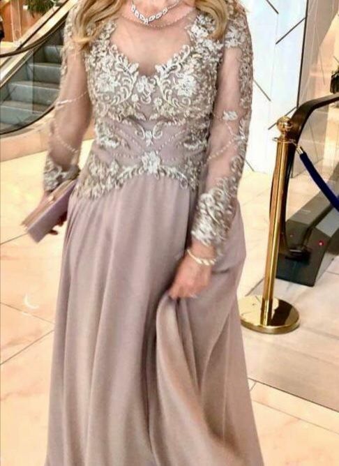 бална розова и сива рокля