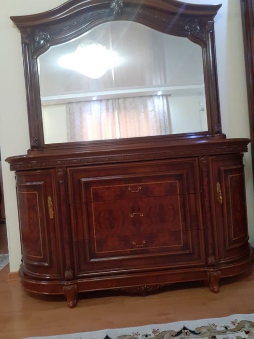 Сервант с комодом