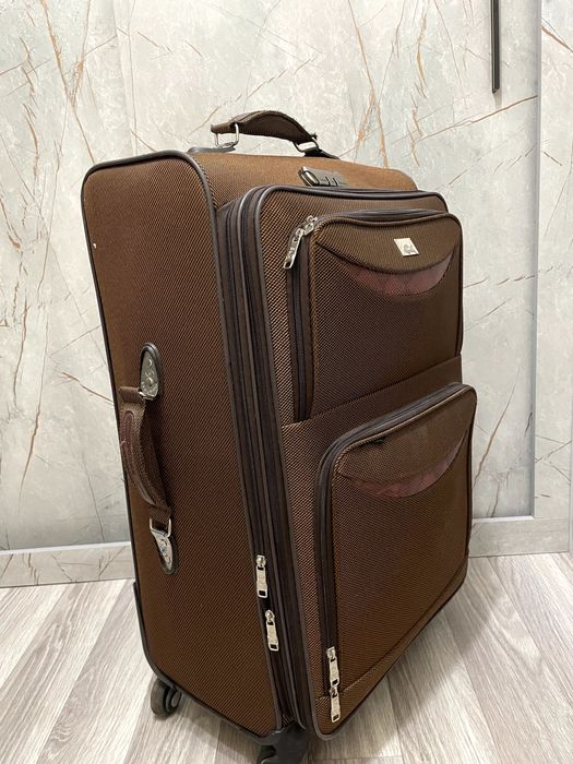 Продам чемодан 65x45x25