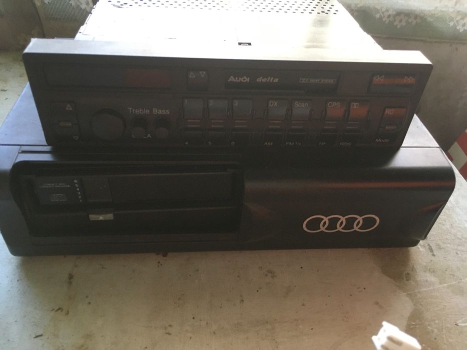 Продаю штатную магнитолу и CD ченджер Ауди
