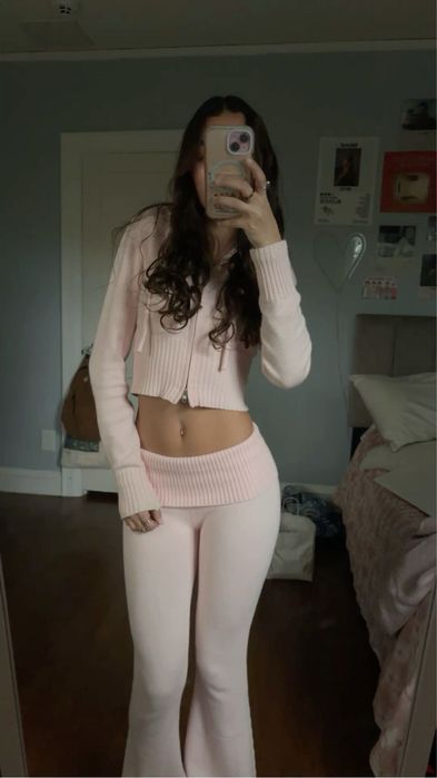 Приталенная кофта и брюки