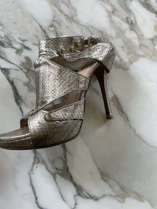 Pantofi CHRISTIAN DIOR din piele exotica purtati in Sex & the City