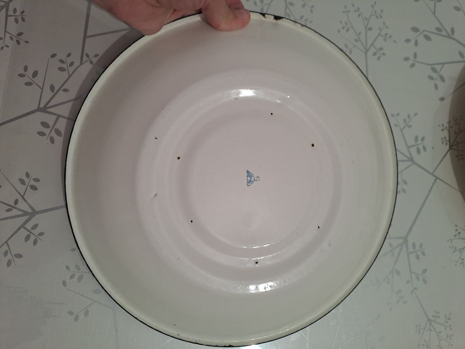 Эмалированная посуда табак