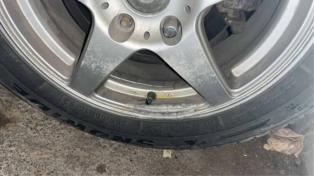 Титанка р16 двое на резинах