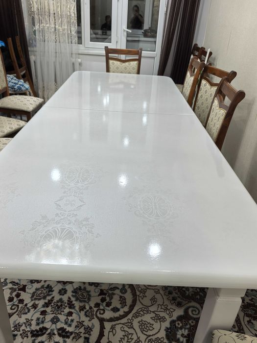 Стол для гостинной