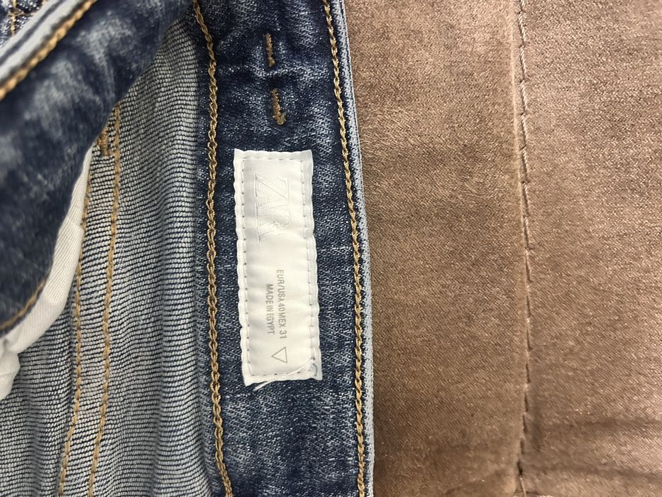 ZARA Slim Fit дънки с ефектни скъсвания – топ състояние