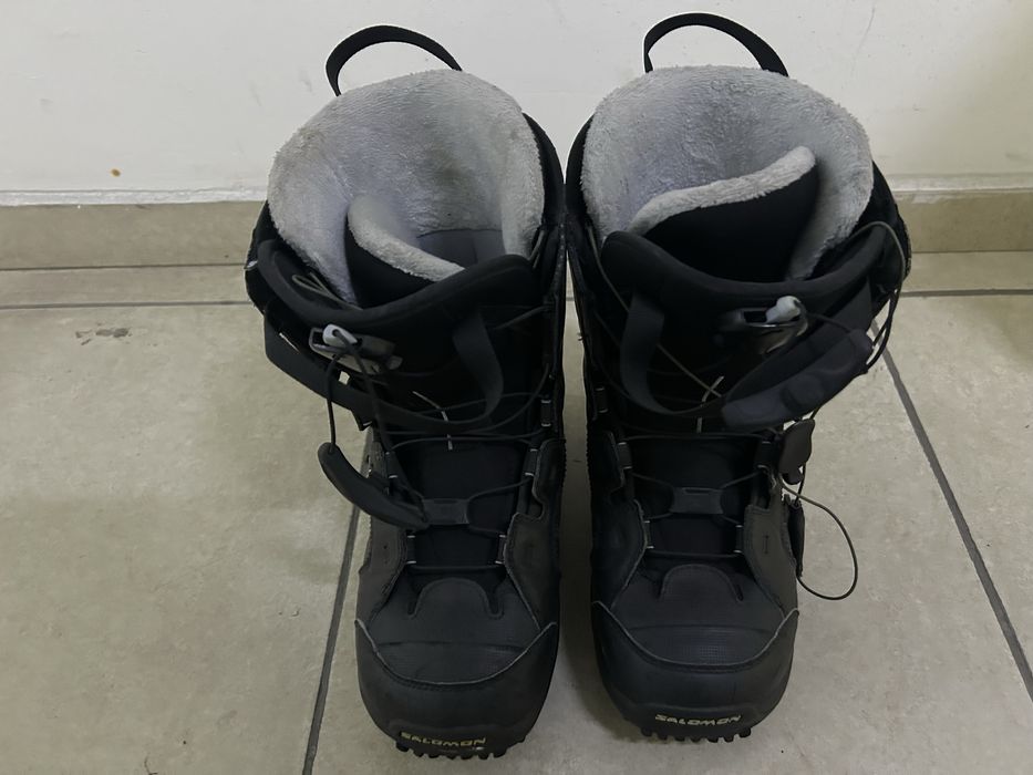 Продаю взрослый сноуборд с ботинками