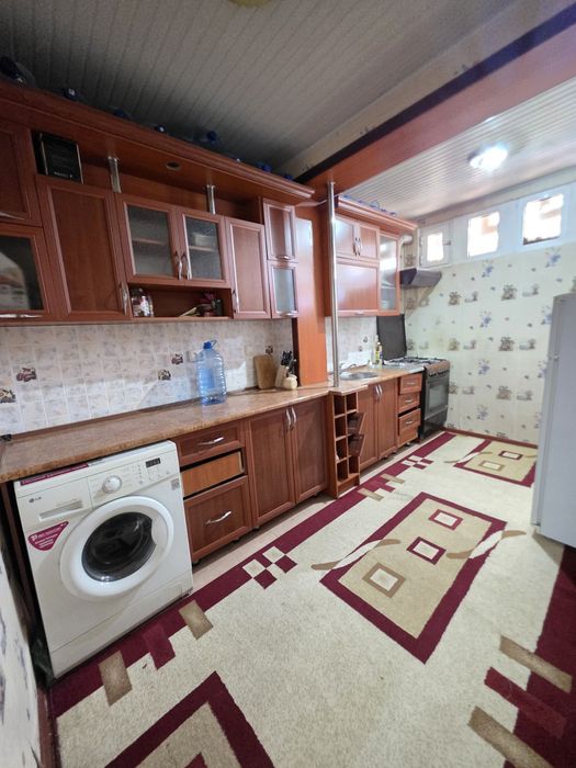 4 Maktab oldida karzinka yaqin 3 xona