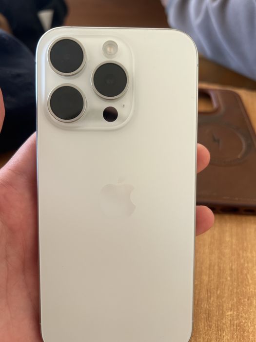 Айфон 15 про и отличном состоянии