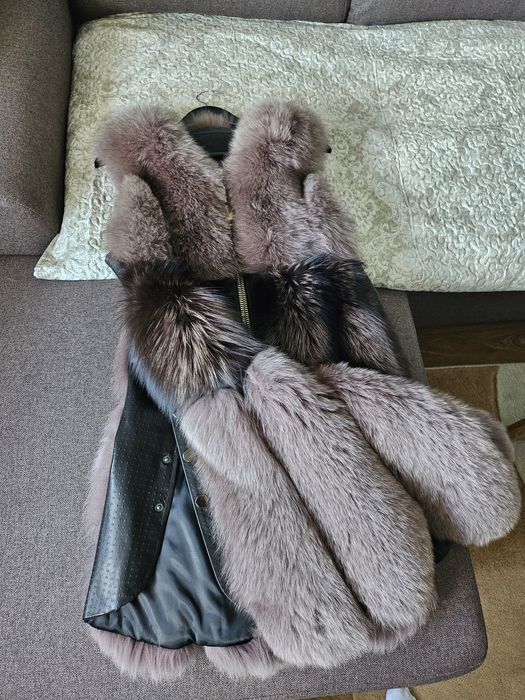 Пухен елек от лисица L размер