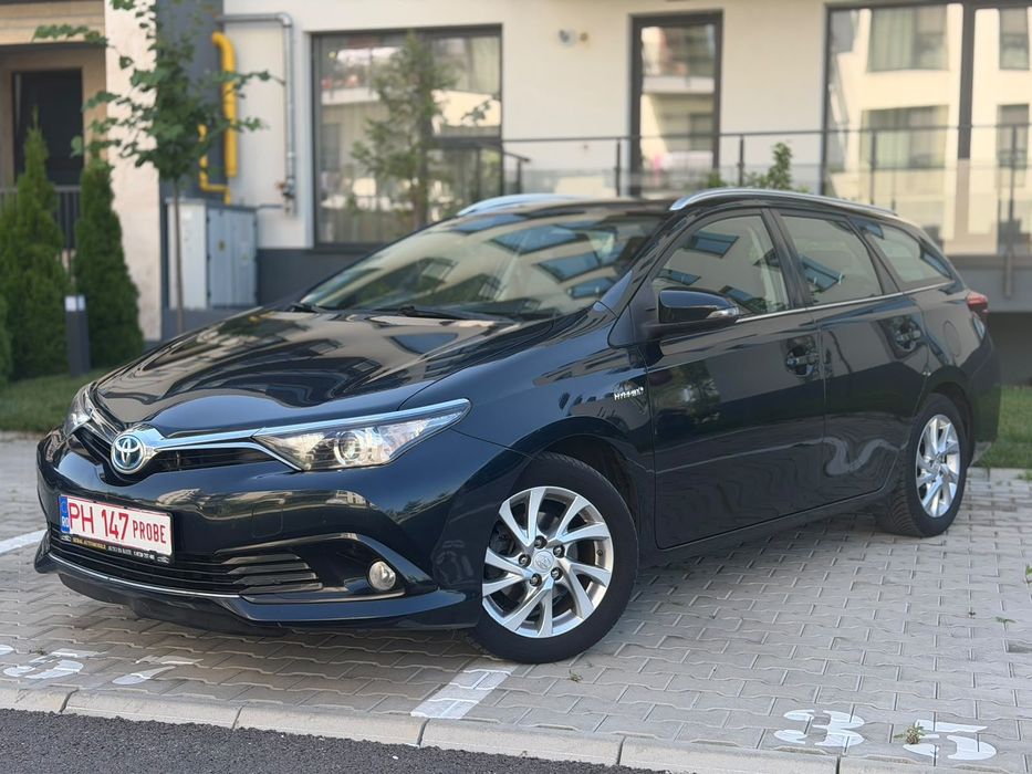 Toyota Auris Toyota Auris Touring Sports 2015 1.8 Hybrid Garantie 12 luni