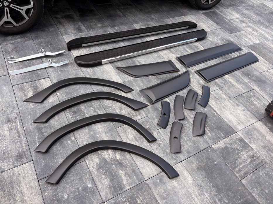 Set 12 protectii aripa si usa + 2 protectii pentru compatibilitate cu sau fara senzori , model STRADA Dacia Duster II 2018->