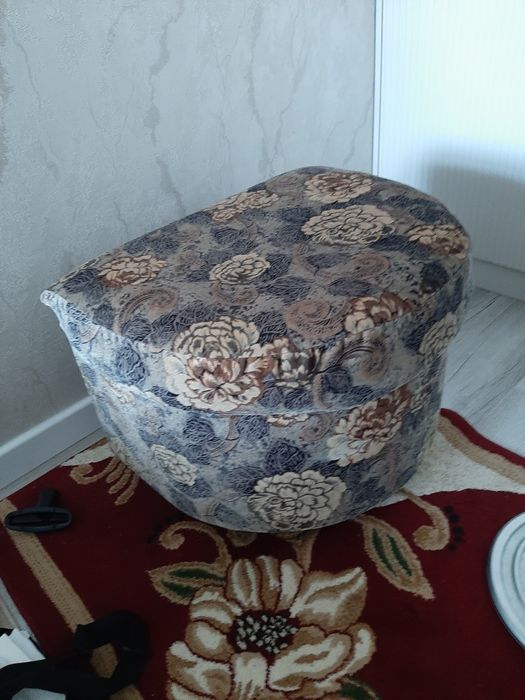 Продам Пуфик для спальни