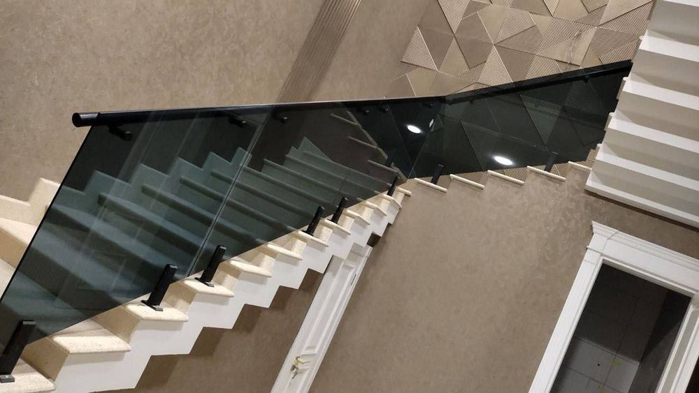 Стеклянные перила и перегородки из стекла