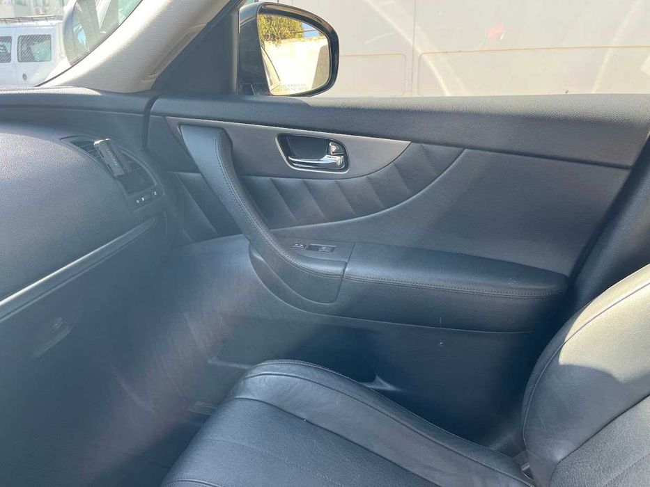 Infiniti QX70 3.7