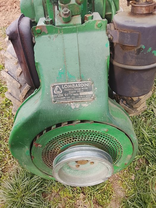 Vînd motocultor 14 cp preț.1300 euro și mulgătoare vaci 1600 lei