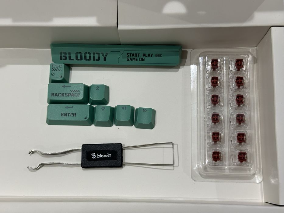 механические клавиатура Bloody S87 в отличном состоянии