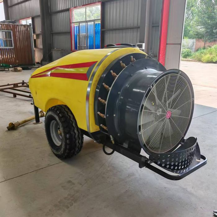 Садовый опрыскиватель. Катта Богдан учун дори сепиш ускунаси.