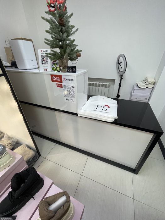 Продам стол-ресепшен