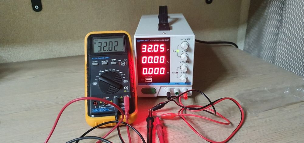 Настольный блок питания  Longwei PS3010DF.