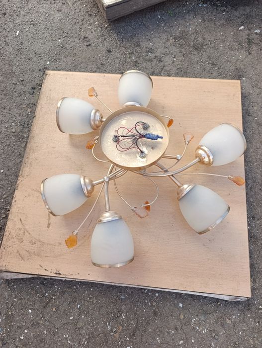 Продам люстру в отличном состоянии