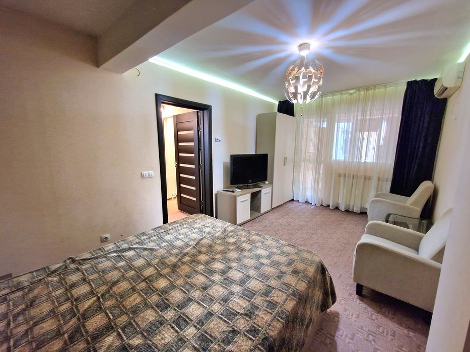 Închiriez 1 cameră etajul 1 zona doja