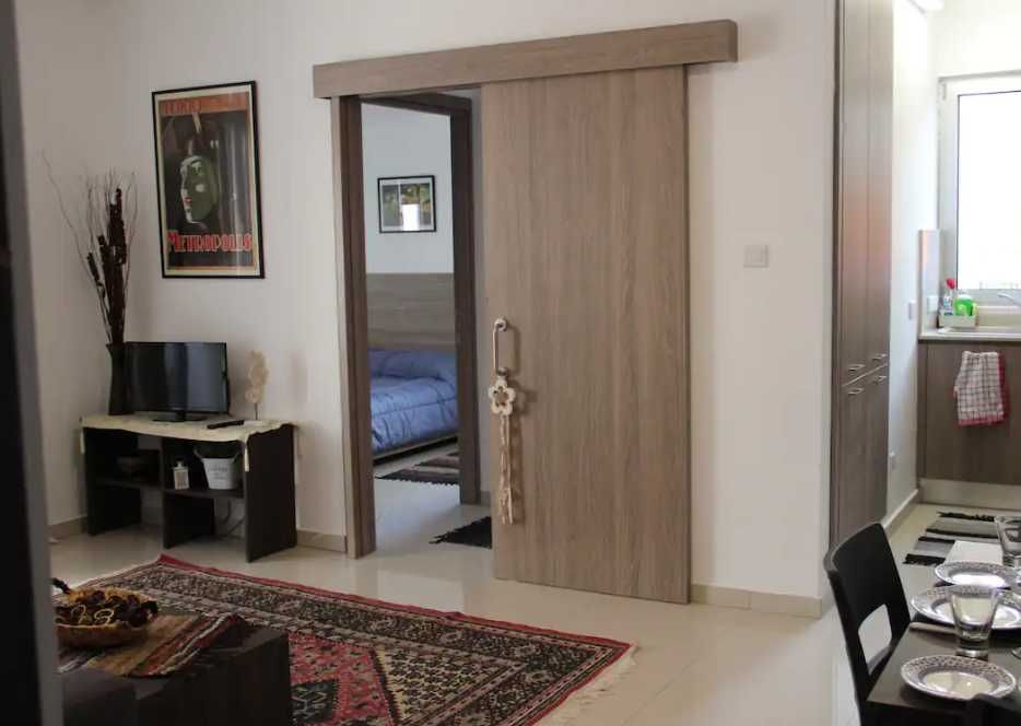 Дава се под наем Двустаен апартамент в Пловдив, Остромила - 61 кв.м за 300.9 € - Снимка #1