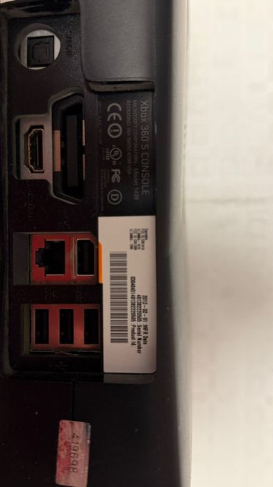 Consola Xbox 360 S defectă+Maneta  Citiți descrierea  !!!