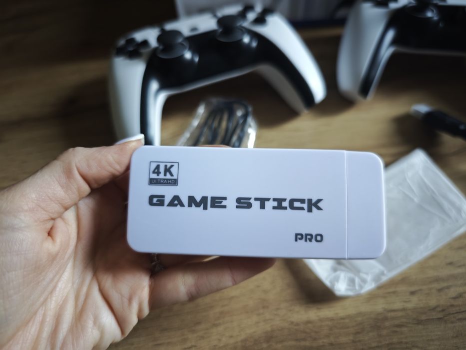 4K Game Stick Pro с 2 безжични контролера