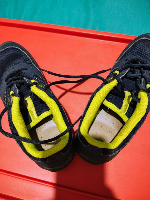 Adidasi Decathlon ghete nr 38 si 36