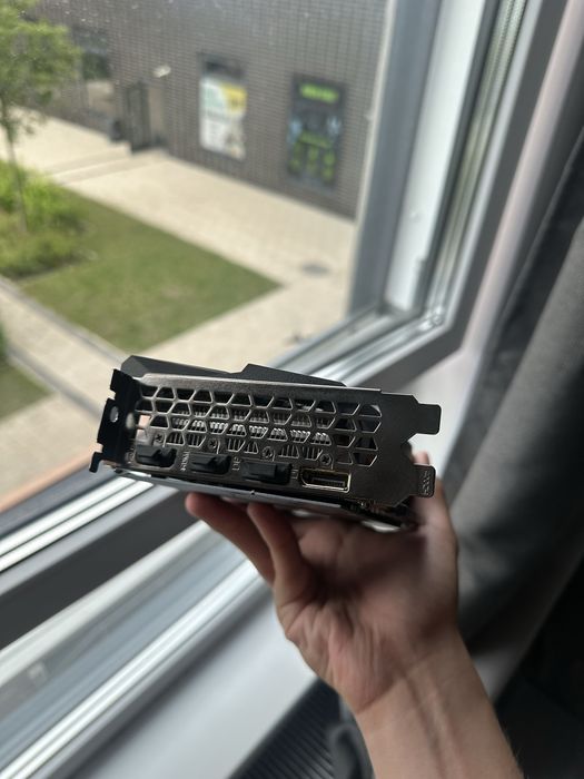 Gigabyte Radeon RX6600 xt 8gb продам!