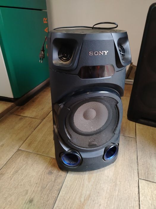 Vând  boxa Sony.