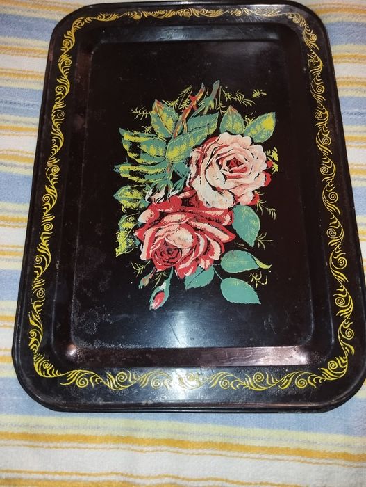 Сотилади железный поднос