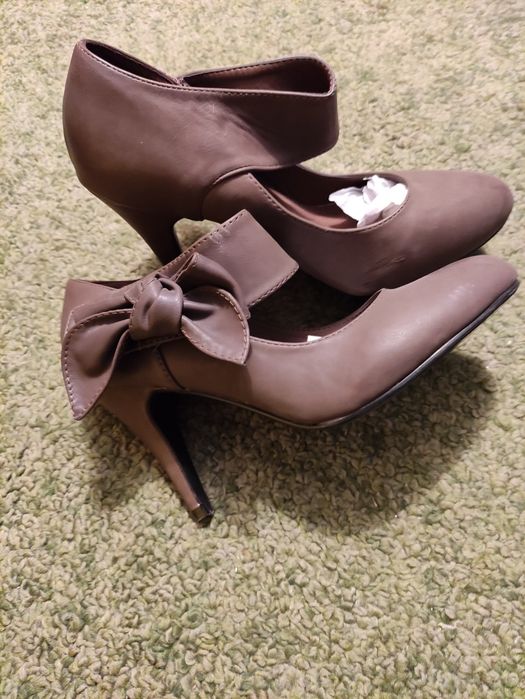 Елегантни дамски обувки