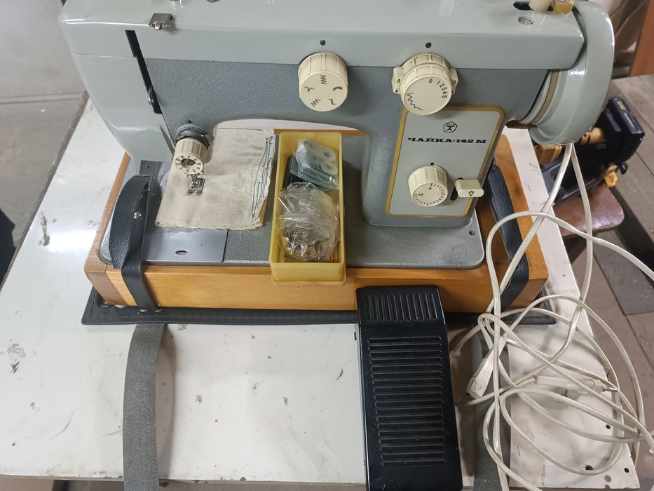 Продам швейную машину
