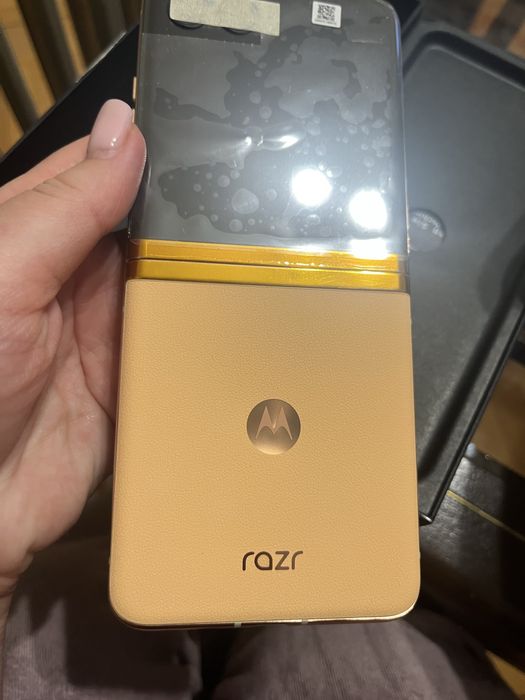 Motorola Razr 40 Ultra - перфектно състояние