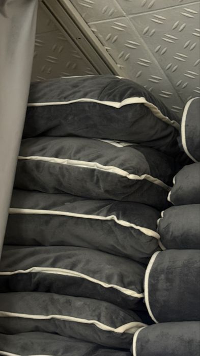 Корпеше с подушками