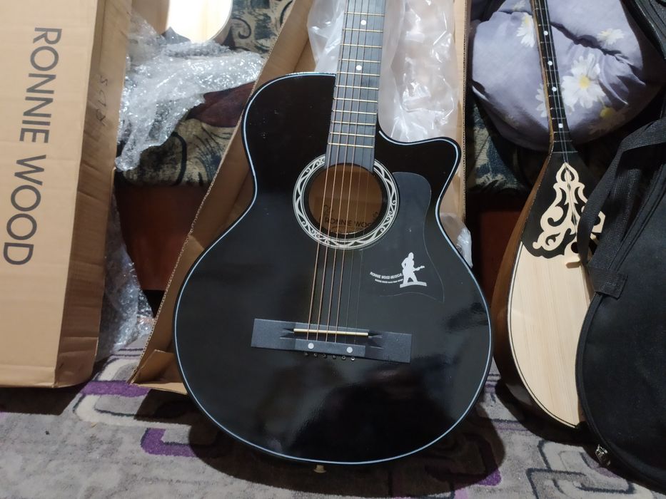 Новая акустическая гитара