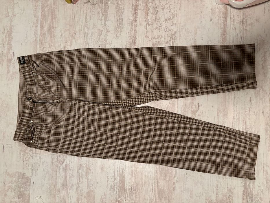 Дамски дънки, някои носени един път