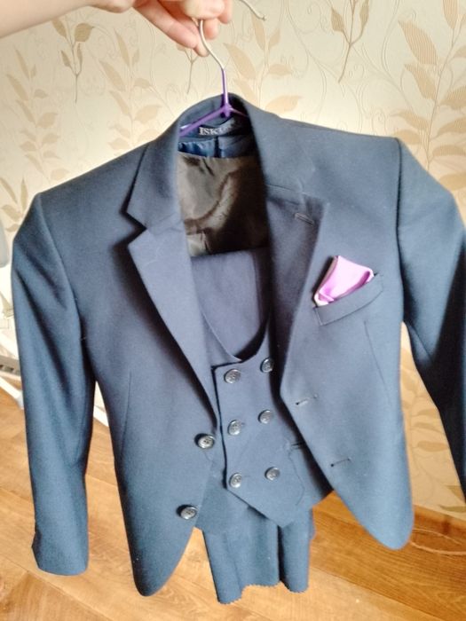 Продам школьный костюм