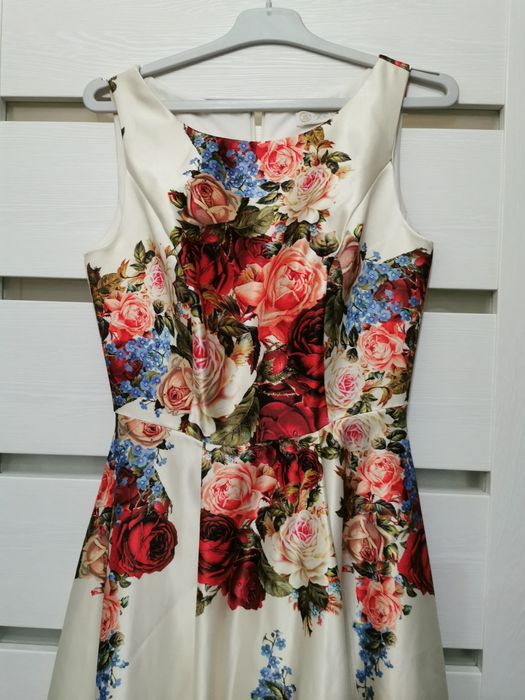 Rochie lunga cu trandafiri si cordon