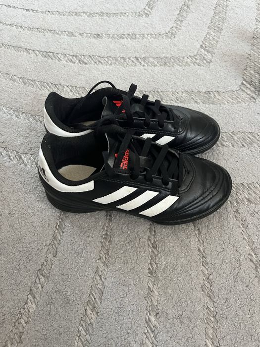 Ghete fotbal adidas marimea 31,5
