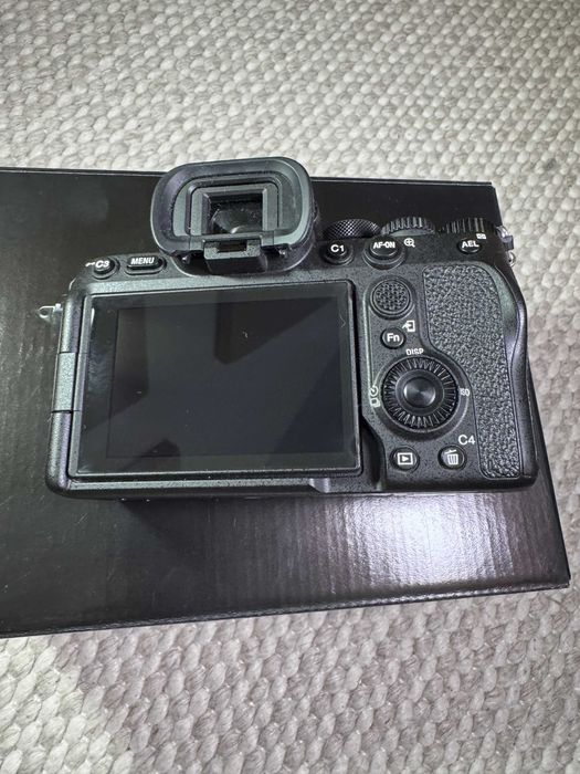 Sony A7IV с гаранция до 09.2027 на 2700 сработвания