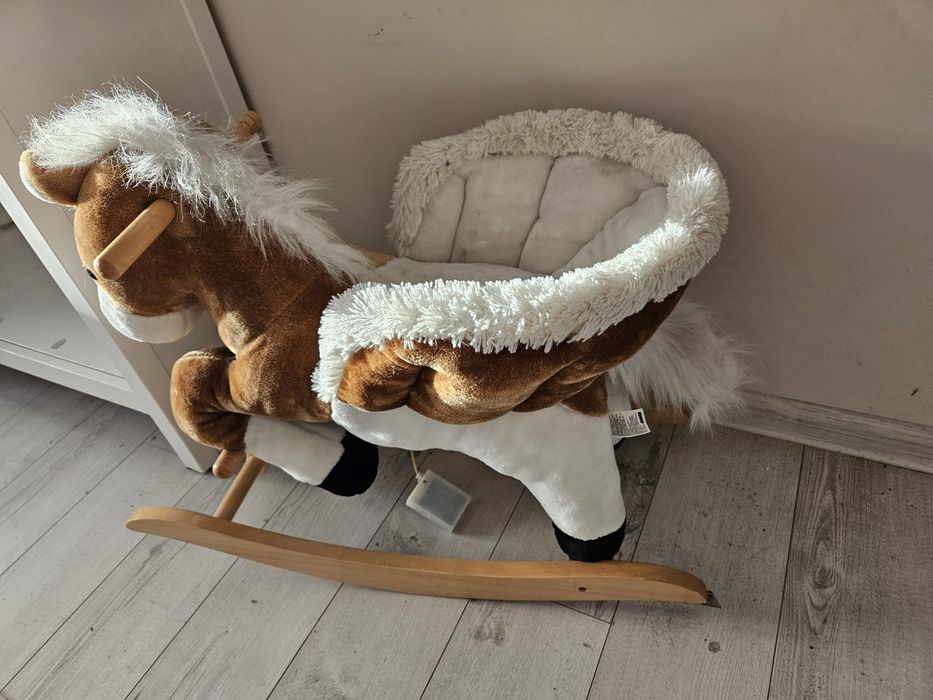 Детско люлеещо се плюшено столче