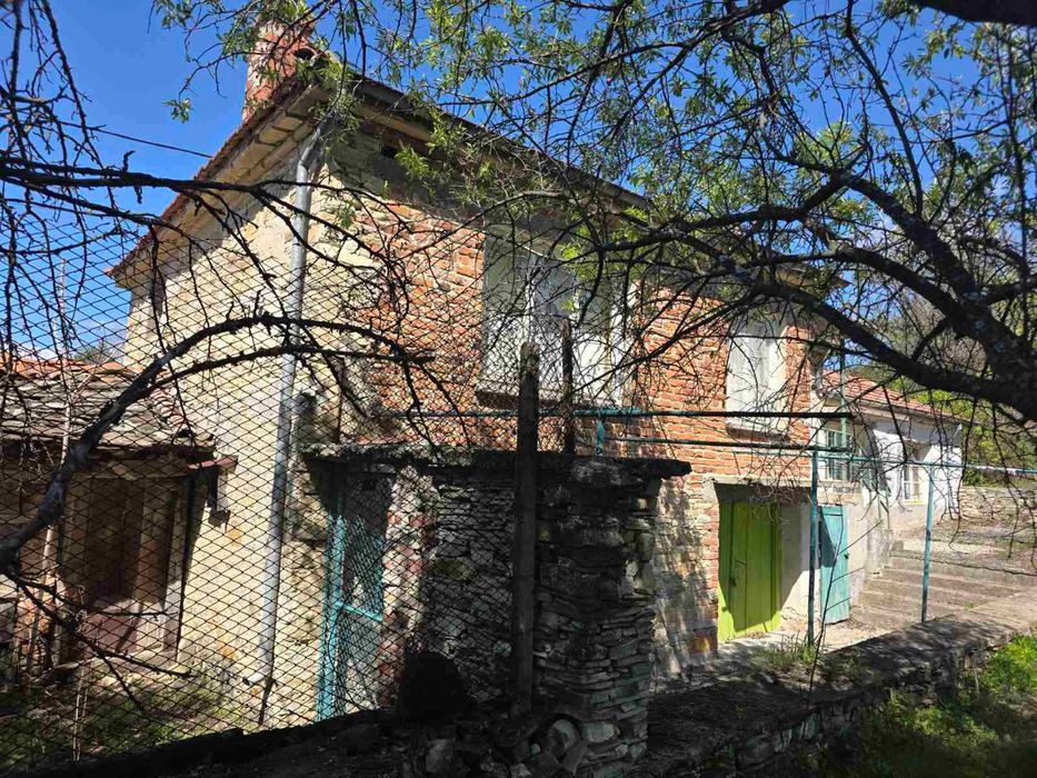 Продава се Къща в с. Средно градище, Област Стара Загора - 237 кв.м за 224 €/кв.м - Снимка #1