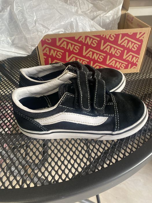 Детски кецове converse в оригиналната им кутия