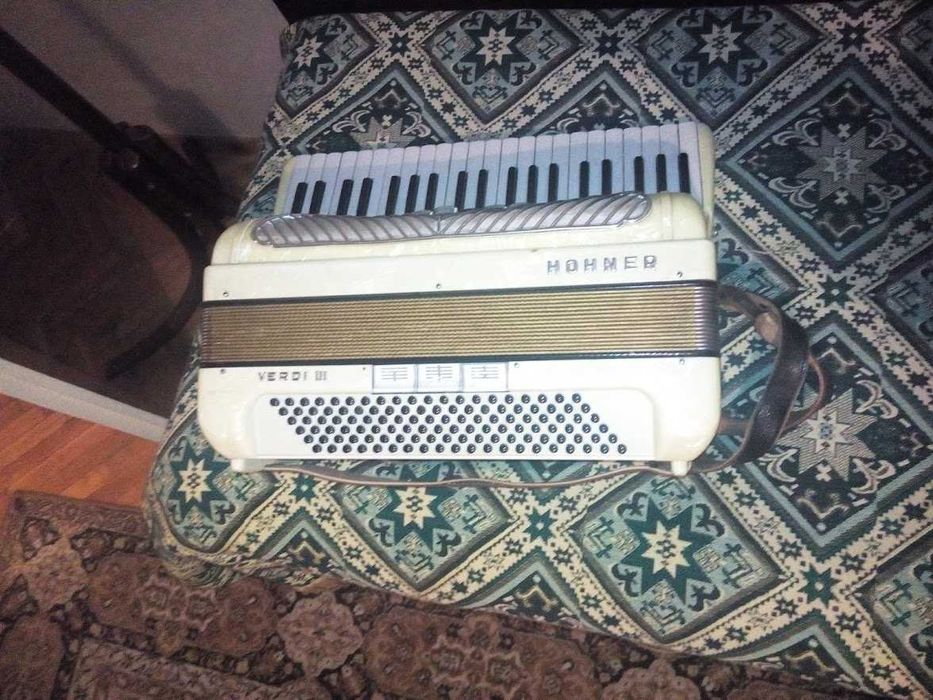 Акордеон HOHNER Verdi III 120 bass